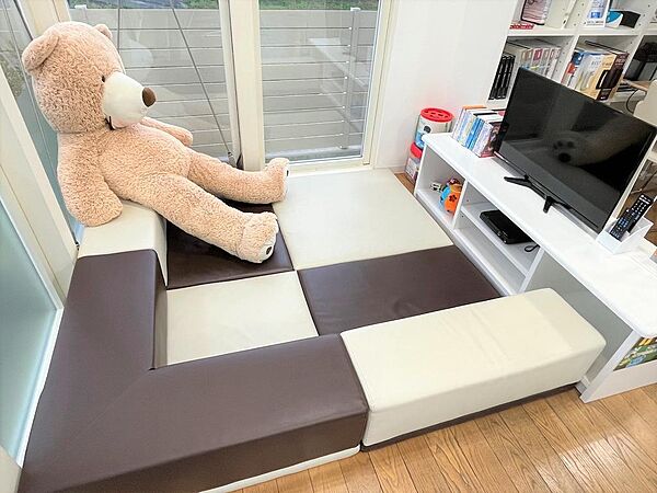 （大津店）小さいお子様連れでもご安心して来店ください。キッズコーナーやおむつ交換台もございます。