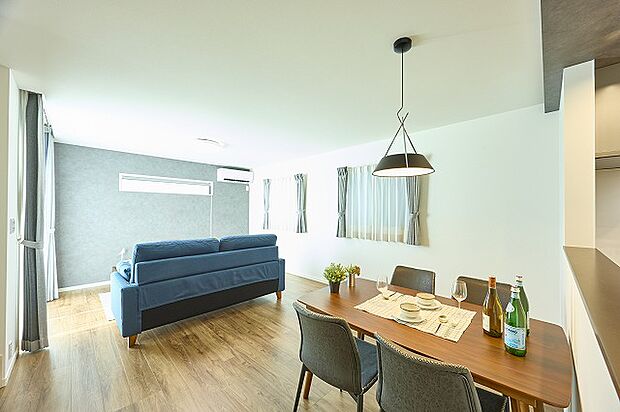 家具・カーテン・照明付。インテリアスタイルに合わせて、トータルコーディネートしているので、そのままオシャレに住んでいただけます。（LDKのみ）