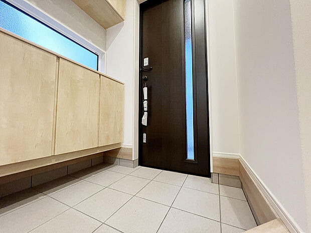 玄関にはスマートキーを装備しております。