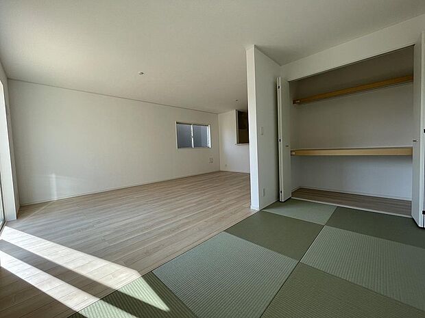 畳コーナーもあるので、さらに広々とした空間になります。