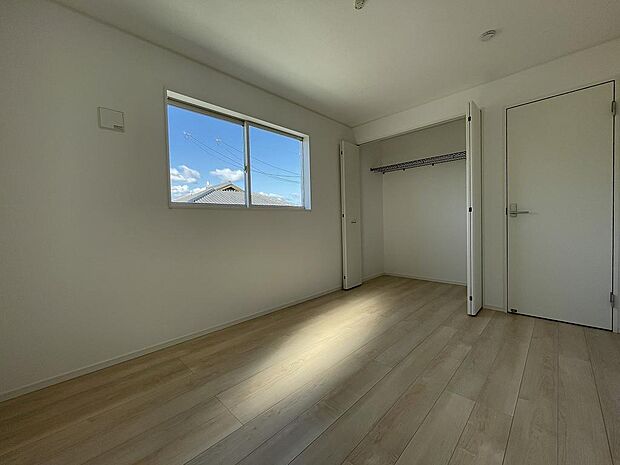 洋室6帖　クローゼット付きで、室内スッキリ片付きます。