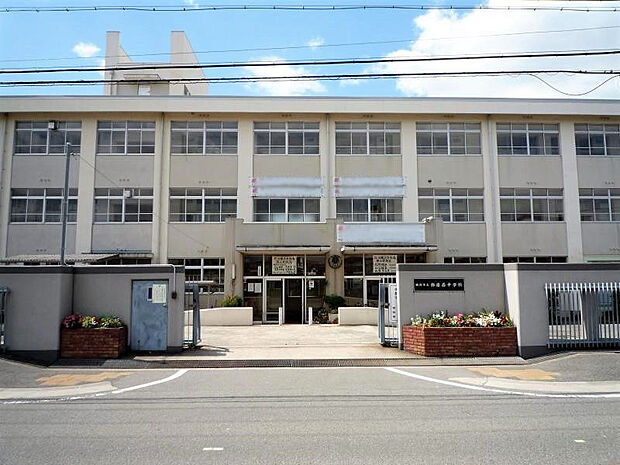 姫路市立飾磨西中学校　約2220ｍ