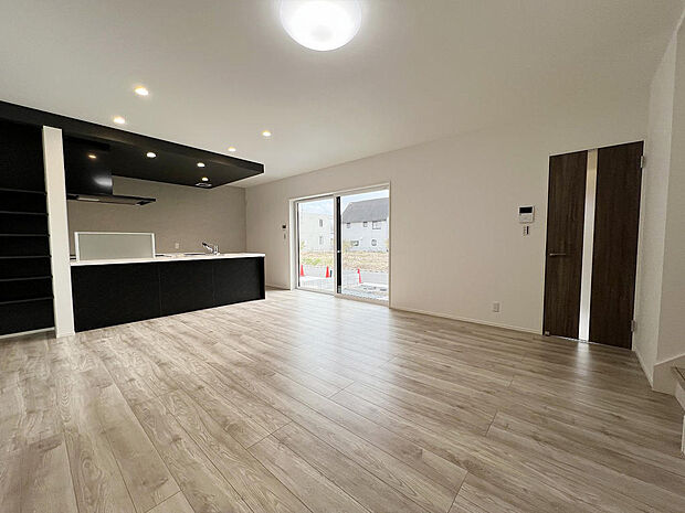 南側に大きな窓があるので日差しを取り込んでくれます。