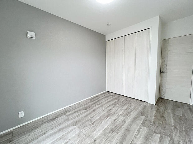 収納付きで、タンスを購入しなくても綺麗に片づけができます。