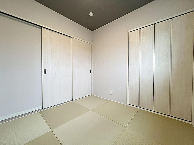 来客時だけでなく、子供の遊び場や家事スペースにもなります。