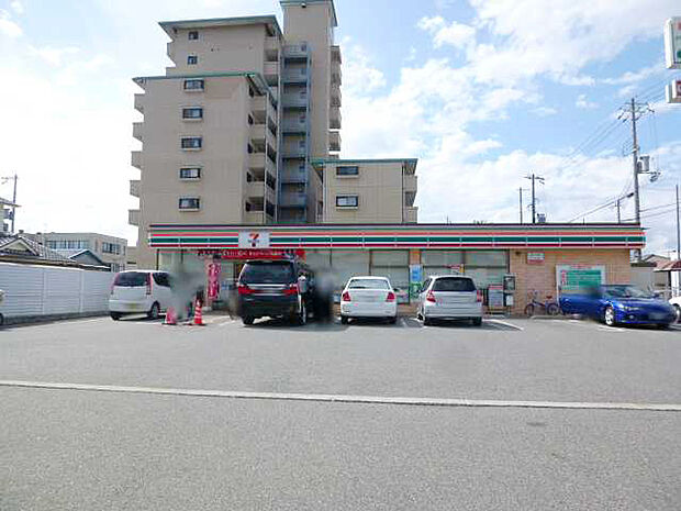 セブンイレブン姫路南条店　約660ｍ（徒歩9分）
