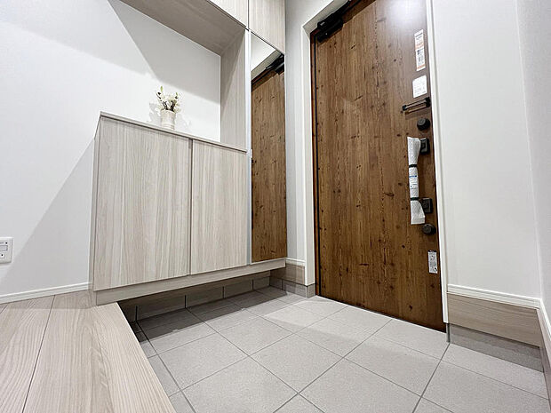 玄関にはスマートキーを装備しております。