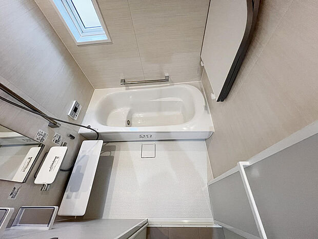 浴室はシステムバスルーム。浴室暖房乾燥機も装備されています。