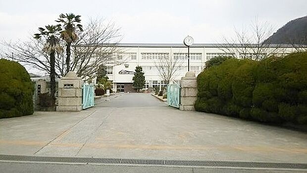 たつの市立龍野東中学校　約1760ｍ