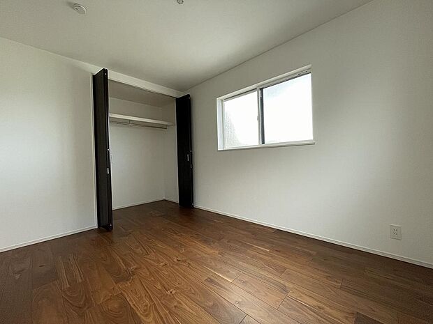 クローゼット付きで、室内スッキリ片付きます。