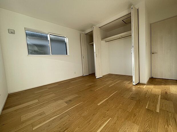 クローゼット付きで、室内スッキリ片付きます。