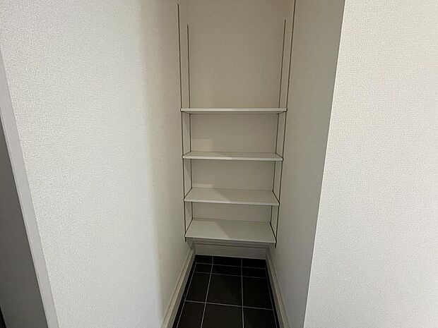 玄関収納(同社施工例)