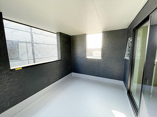 お洗濯やお布団を干すにも便利な、雨の日も安心のインナーバルコニー。