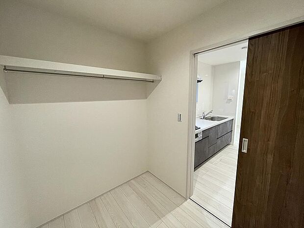 季節や天候に関係なく干せて、洗濯家事が楽になるランドリールーム。