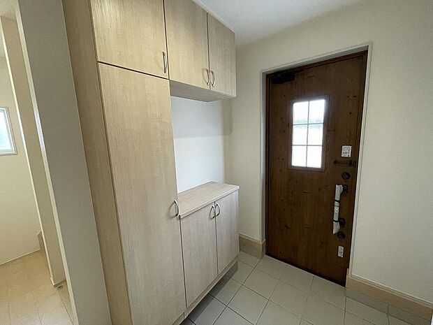 玄関収納(同社施工例)