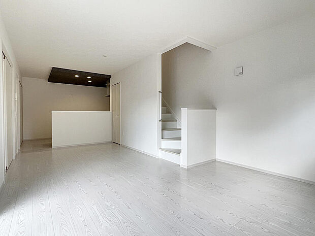 リビング階段だからお子さんが成長しても様子を見守ることができますね。