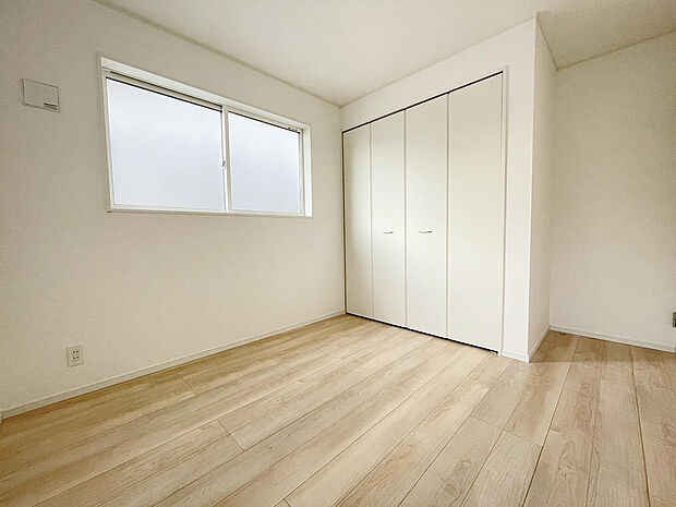 洋室5帖 クローゼット付きで、室内スッキリ片付きます。