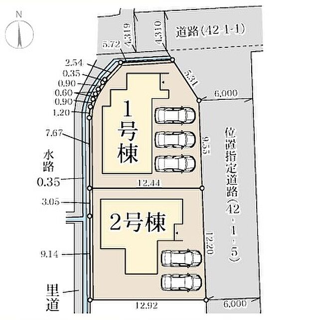 1号棟。並列3台駐車可能です。