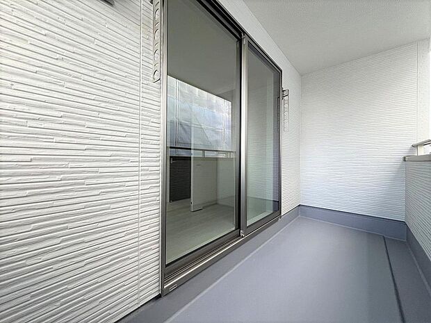 屋根掛けバルコニーだから急な雨でも安心です。