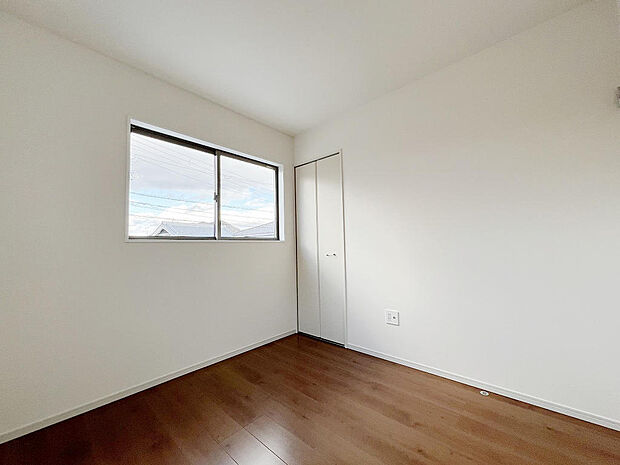 収納付きで、タンスを購入しなくても綺麗に片づけができます。