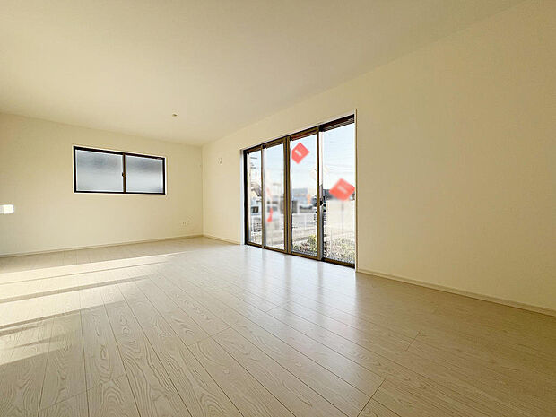 南側に窓があるので日差しを取り込んでくれます。