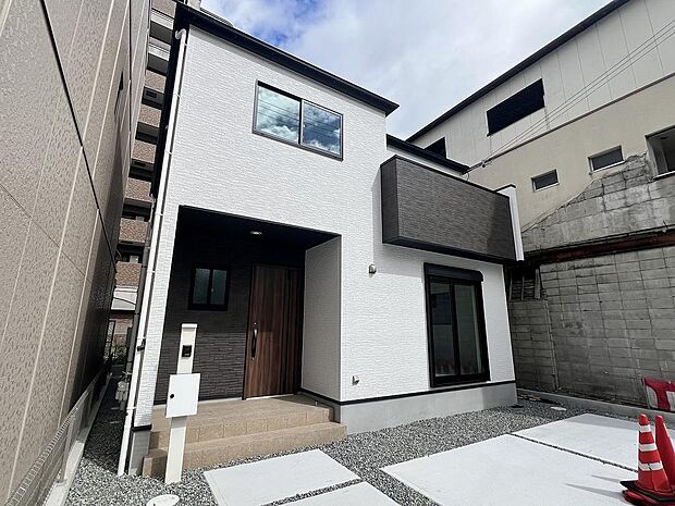 各部屋クローゼット＋ウォークインクローゼット、大型シューズクローク付きでスッキリ収納出来ます。