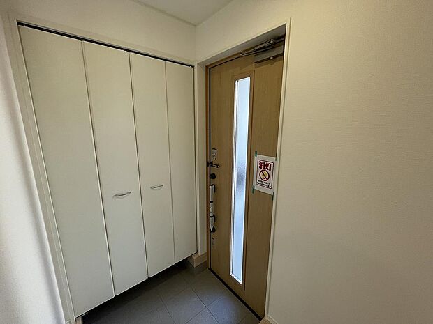 広々としたシューズインクローゼットは収納豊富です。