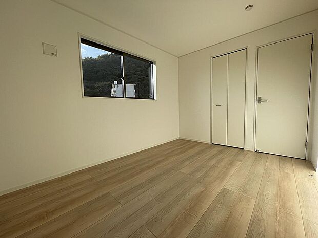 洋室6帖　クローゼット付きで、室内スッキリ片付きます。