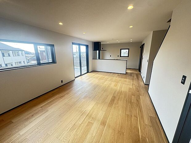 南側に窓があるので日差しを取り込んでくれます。