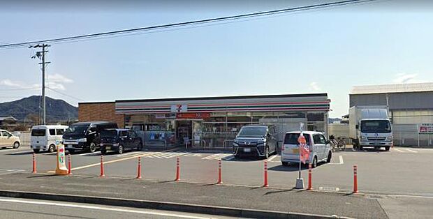 セブンイレブン姫路香寺広瀬店　約320ｍ（徒歩4分）