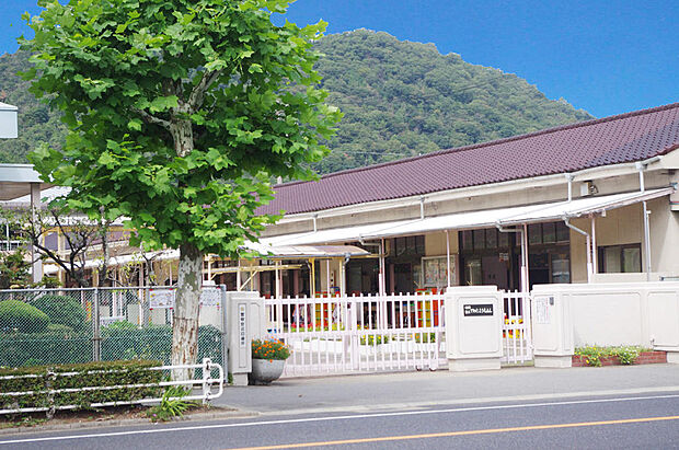 八幡幼稚園 約570m(徒歩8分)