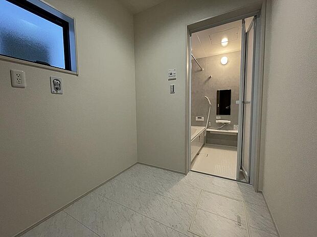 洗面台と脱衣室が別々なので使い勝手が良いです。