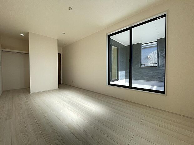 クローゼット付きで、室内スッキリ片付きます。