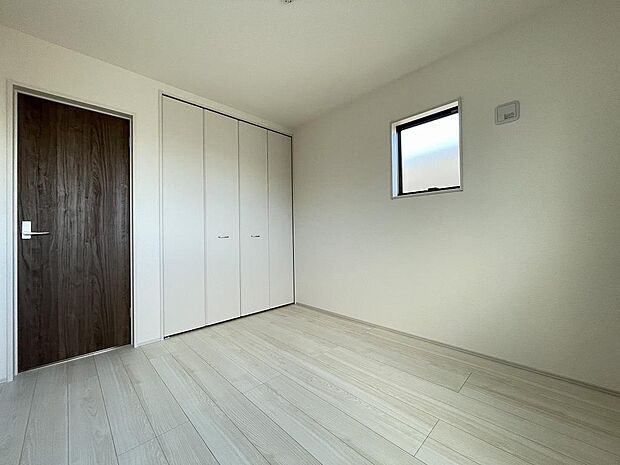 クローゼット付きで、室内スッキリ片付きます。