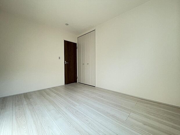 クローゼット付きで、室内スッキリ片付きます。