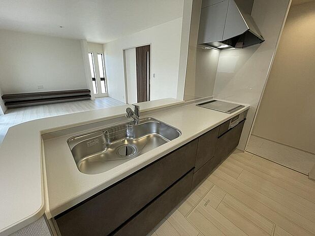 カウンターキッチンなので、家族と会話しながらお料理が楽しめます。