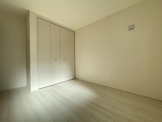 クローゼット付きで、室内スッキリ片付きます。