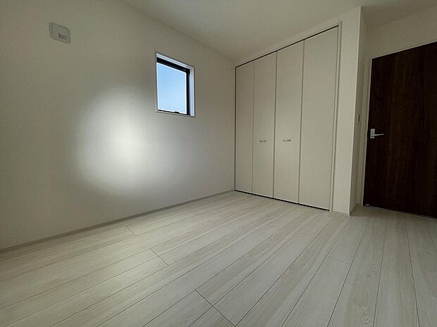 クローゼット付きで、室内スッキリ片付きます。