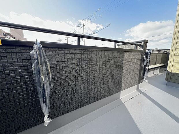 2部屋から使える南向きのバルコニーでお洗濯も快適！