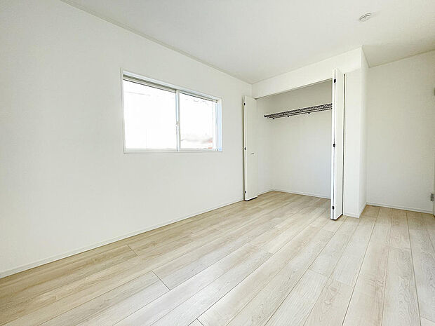 洋室6.5帖　クローゼット付きで、室内スッキリ片付きます。