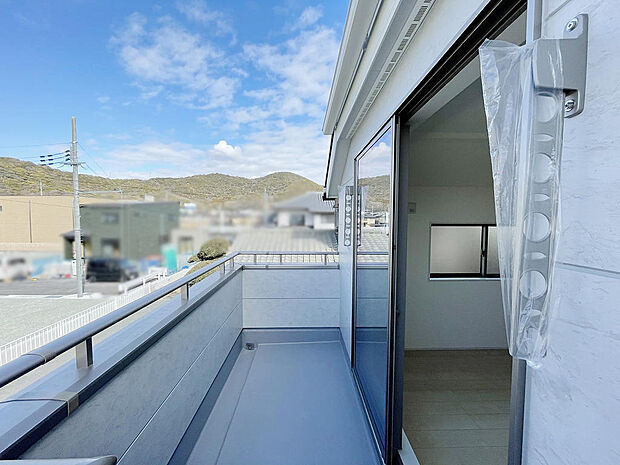 お洗濯やお布団を干すにも便利です。