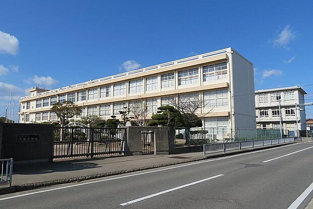 姫路市立大津小学校　約1760ｍ