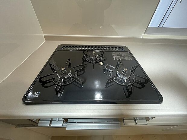 3口コンロで料理もはかどります。