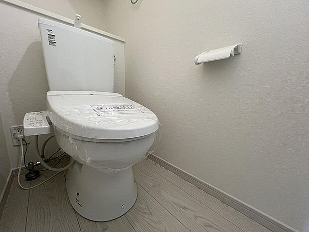 トイレ(同社施工例)1階と2階にあるので、家族と使用する時間が重なっても安心です。