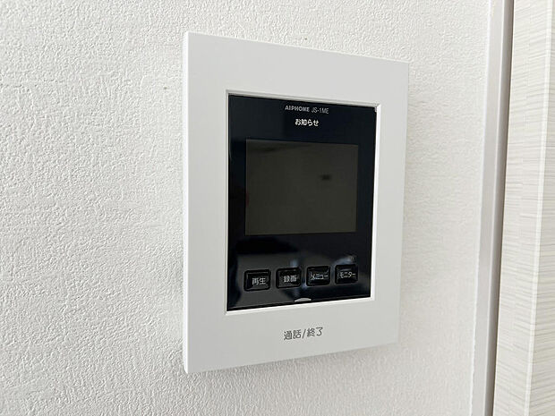 モニター付きインターホン(同社施工例)玄関を確認しなくても誰が来たのかすぐわかり防犯効果を高めるます。お子様のお留守番も安全・安心です