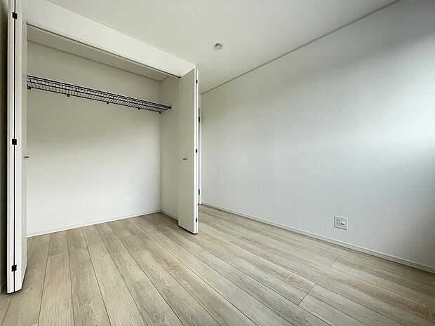 洋室5帖 クローゼット付きで、室内スッキリ片付きます。