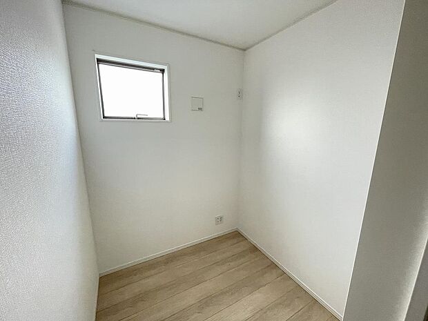 在宅での仕事に便利なテレワークルームあり。