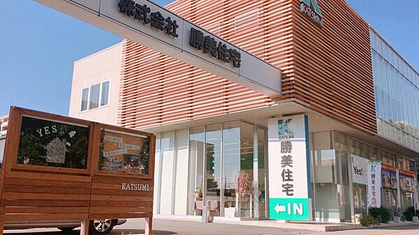 現地案内は、週末・平日問わず随時お任せください。ローン相談もご遠慮なく。