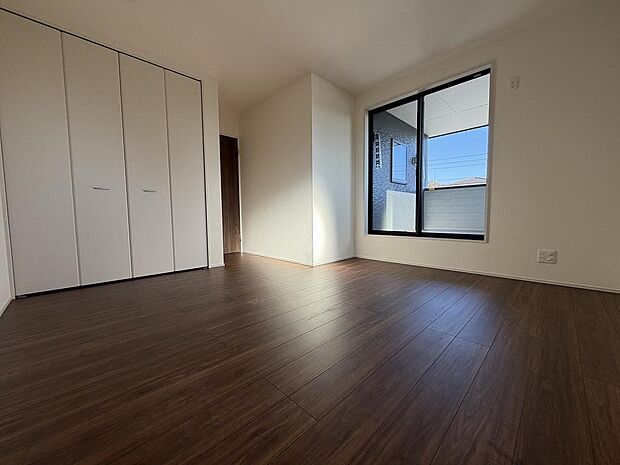 クローゼット付きで、室内スッキリ片付きます。