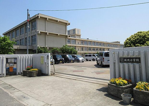 姫路市立城北小学校 約510m(徒歩7分)